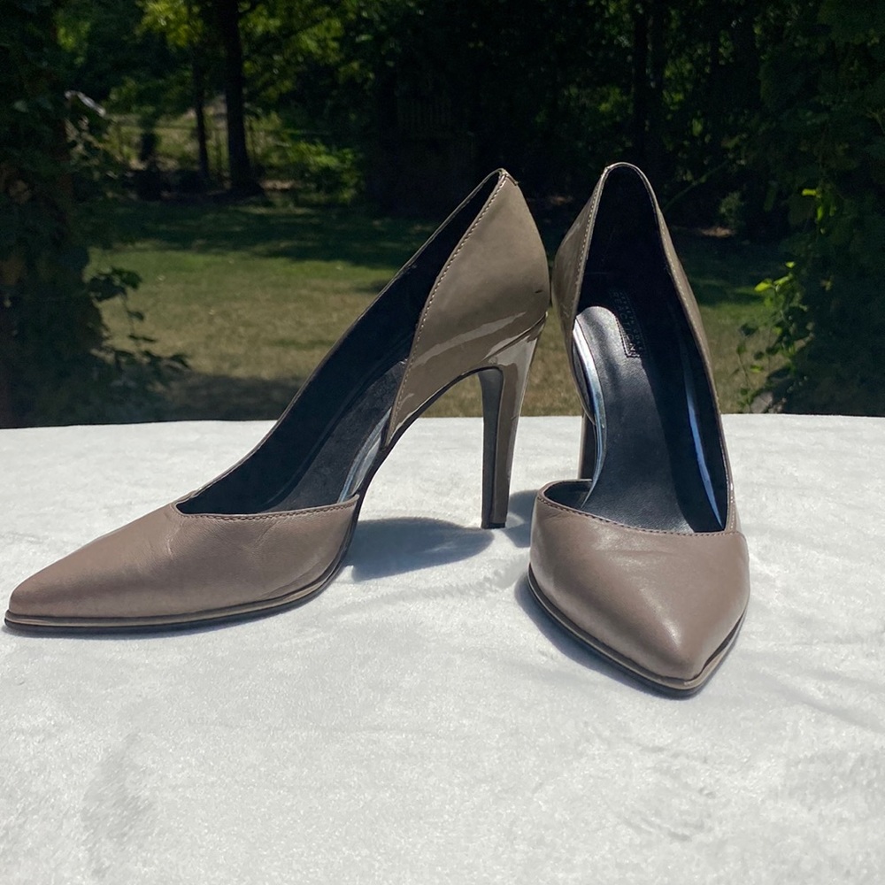 Taupe color Kenneth Cole Reaction 3” heels. Size 8.5